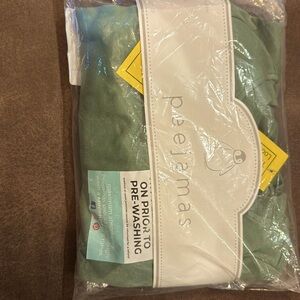 Peejamas New in package 5t